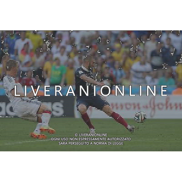 (140704) -- RIO DE JANEIRO, July 4, 2014 () -- France\'s Karim Benzema kicks the ball during a quarter-finals match between France and Germany of 2014 FIFA World Cup at the Estadio do Maracana Stadium in Rio de Janeiro, Brazil, on July 4, 2014. Germany won 1-0 over France and qualified for semi-finals on Friday.(/Xu Zijian)(rh) AG ALDO LIVERANI SAS ONLY ITALY