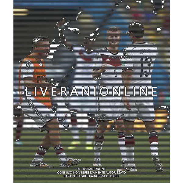 (140704) -- RIO DE JANEIRO, July 4, 2014 () -- Germany\'s players celebrate the victory after a quarter-finals match between France and Germany of 2014 FIFA World Cup at the Estadio do Maracana Stadium in Rio de Janeiro, Brazil, on July 4, 2014. Germany won 1-0 over France and qualified for semi-finals on Friday.(/Wang Lili)(rh) AG ALDO LIVERANI SAS ONLY ITALY