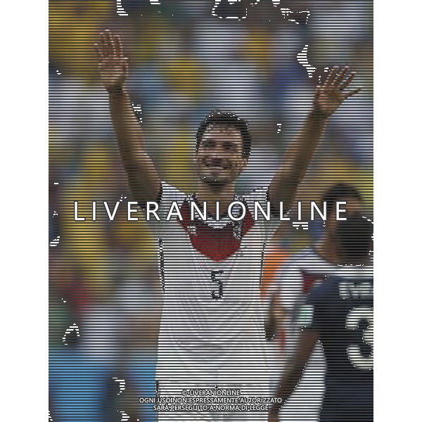 (140704) -- RIO DE JANEIRO, July 4, 2014 () -- Germany\'s Mats Hummels celebrates the victory after a quarter-finals match between France and Germany of 2014 FIFA World Cup at the Estadio do Maracana Stadium in Rio de Janeiro, Brazil, on July 4, 2014. Germany won 1-0 over France and qualified for semi-finals on Friday.(/Wang Lili)(rh) AG ALDO LIVERANI SAS ONLY ITALY