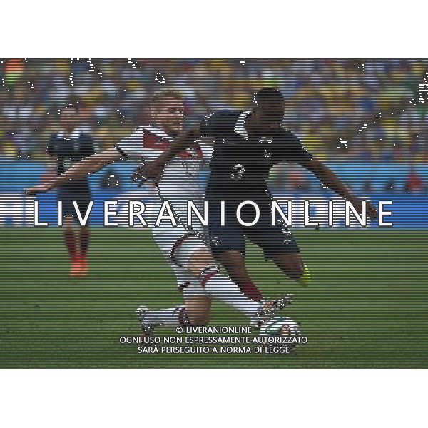 (140704) -- RIO DE JANEIRO, July 4, 2014 () -- France\'s Patrice Evra vies with Germany\'s Matthias Ginter during a quarter-finals match between France and Germany of 2014 FIFA World Cup at the Estadio do Maracana Stadium in Rio de Janeiro, Brazil, on July 4, 2014. Germany won 1-0 over France and qualified for semi-finals on Friday.(/Wang Yuguo)(rh) AG ALDO LIVERANI SAS ONLY ITALY