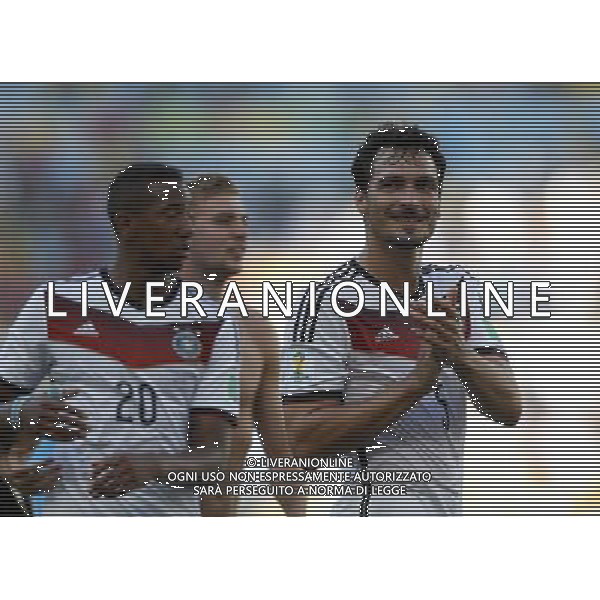 (140704) -- RIO DE JANEIRO, July 4, 2014 () -- Germany\'s Mats Hummels (R) celebrates the victory after a quarter-finals match between France and Germany of 2014 FIFA World Cup at the Estadio do Maracana Stadium in Rio de Janeiro, Brazil, on July 4, 2014. Germany won 1-0 over France and qualified for semi-finals on Friday.(/Wang Lili)(rh) AG ALDO LIVERANI SAS ONLY ITALY