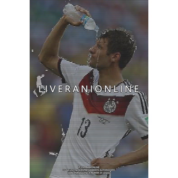 (140704) -- RIO DE JANEIRO, July 4, 2014 () -- Germany\'s Thomas Muller cools off during a quarter-finals match between France and Germany of 2014 FIFA World Cup at the Estadio do Maracana Stadium in Rio de Janeiro, Brazil, on July 4, 2014. Germany won 1-0 over France and qualified for semi-finals on Friday. (/Wang Lili)(pcy) AG ALDO LIVERANI SAS ONLY ITALY
