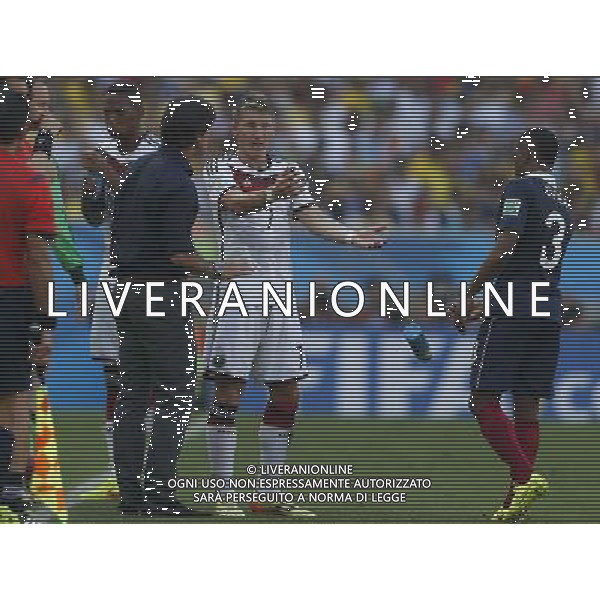 (140704) -- RIO DE JANEIRO, July 4, 2014 () -- Germany\'s Bastian Schweinsteiger (2nd R) speaks with coach Joachim Loew (3rd R) during a quarter-finals match between France and Germany of 2014 FIFA World Cup at the Estadio do Maracana Stadium in Rio de Janeiro, Brazil, on July 4, 2014.(/Wang Lili)(pcy) AG ALDO LIVERANI SAS ONLY ITALY