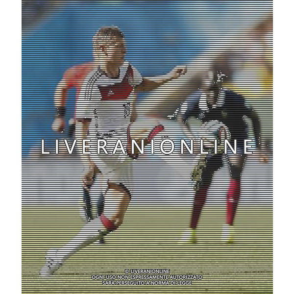 (140704) -- RIO DE JANEIRO, July 4, 2014 () -- Germany\'s Toni Kroos controls the ball during a quarter-finals match between France and Germany of 2014 FIFA World Cup at the Estadio do Maracana Stadium in Rio de Janeiro, Brazil, on July 4, 2014.(/Wang Lili)(pcy) AG ALDO LIVERANI SAS ONLY ITALY