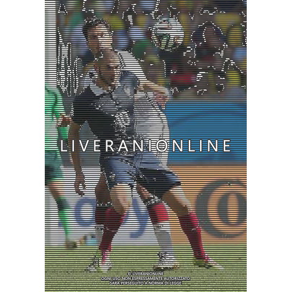 (140704) -- RIO DE JANEIRO, July 4, 2014 () -- France\'s Karim Benzema vies for the ball during a quarter-finals match between France and Germany of 2014 FIFA World Cup at the Estadio do Maracana Stadium in Rio de Janeiro, Brazil, on July 4, 2014.(/Xu Zijian)(rh) AG ALDO LIVERANI SAS ONLY ITALY