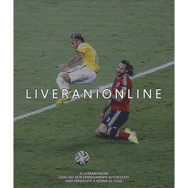 (140704) -- FORTALEZA, July 4, 2014 () -- Brazil\'s Neymar (L) vies with Colombia\'s Mario Yepes during a quarter-finals match between Brazil and Colombia of 2014 FIFA World Cup at the Estadio Castelao Stadium in Fortaleza, Brazil, on July 4, 2014. Brazil won 2-1 over Colombia and qualified for semi-finals on Friday. (/Liao Yujie)(pcy) AG ALDO LIVERANI SAS ONLY ITALY