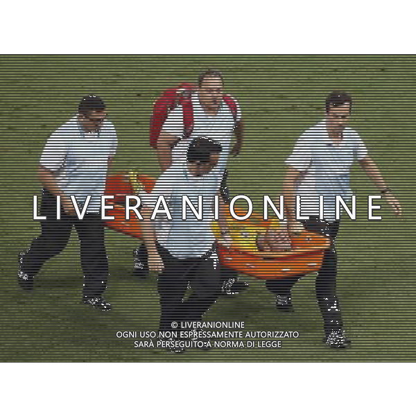 (140704) -- FORTALEZA, July 4, 2014 () -- Brazil\'s Neymar is carried out of the field by medical team during a quarter-finals match between Brazil and Colombia of 2014 FIFA World Cup at the Estadio Castelao Stadium in Fortaleza, Brazil, on July 4, 2014. Brazil won 2-1 over Colombia and qualified for semi-finals on Friday. (/Liao Yujie)(pcy) AG ALDO LIVERANI SAS ONLY ITALY