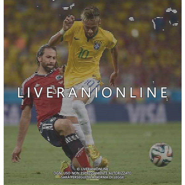 (140704) -- FORTALEZA, July 4, 2014 () -- Brazil\'s Neymar (R) vies with Colombia\'s Mario Yepes during a quarter-finals match between Brazil and Colombia of 2014 FIFA World Cup at the Estadio Castelao Stadium in Fortaleza, Brazil, on July 4, 2014.(/Li Ga)(pcy) AG ALDO LIVERANI SAS ONLY ITALY