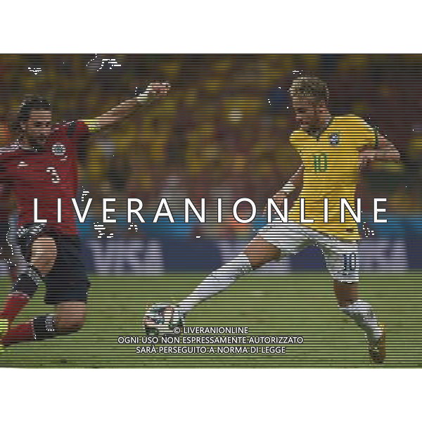 (140704) -- FORTALEZA, July 4, 2014 () -- Colombia\'s Mario Yepes (L) vies with Brazil\'s Neymar during a quarter-finals match between Brazil and Colombia of 2014 FIFA World Cup at the Estadio Castelao Stadium in Fortaleza, Brazil, on July 4, 2014.(/Li Ga)(pcy) AG ALDO LIVERANI SAS ONLY ITALY