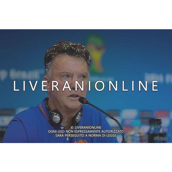 (140704) -- SALVADOR, July 4, 2014 () -- Netherlands\' coach Louis Van Gaal speaks at a press conference in Salvador, Brazil, on July 4, 2014, ahead of a quarter-finals match between Netherlands and Costa Rica of 2014 FIFA World Cup. (/Cao Can)(pcy) AG ALDO LIVERANI SAS ONLY ITALY