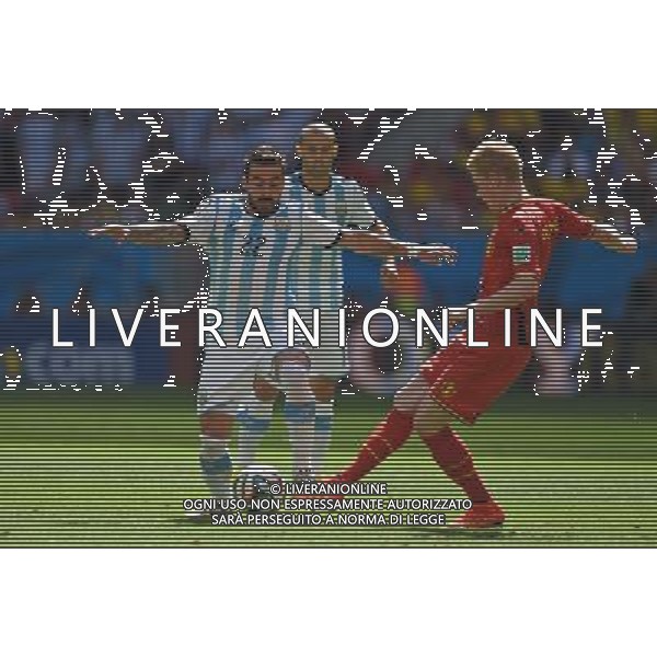 EZEQUIEL LAVEZZI (L) I KEVIN DE BRUYNE 2014.07.05 ESTADIO NATIONAL DE BRASILIA GARRINCHA BRAZYLIA PILKA NOZNA MISTRZOSTWA SWIATA FIFA WORLD CUP 2014 KADRA REPREZENTACJA ARGENTYNA - BELGIA FOTO PAULA DUDA / PRESSFOCUS/NEWSPIX.PL --- Newspix.pl AG ALDOL IVERANI SAS ONLY ITALY *** Local Caption *** www.newspix.pl mail us: info@newspix.pl call us: 0048 022 23 22 222 --- Polish Picture Agency by Ringier Axel Springer Poland