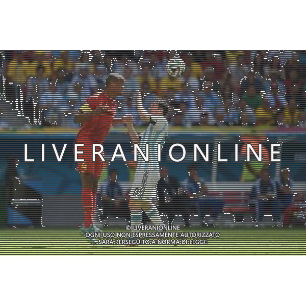 VINCENT KOMPANY (L) I LIONEL MESSI 2014.07.05 ESTADIO NATIONAL DE BRASILIA GARRINCHA BRAZYLIA PILKA NOZNA MISTRZOSTWA SWIATA FIFA WORLD CUP 2014 KADRA REPREZENTACJA ARGENTYNA - BELGIA FOTO PAULA DUDA / PRESSFOCUS/NEWSPIX.PL --- Newspix.pl AG ALDOL IVERANI SAS ONLY ITALY *** Local Caption *** www.newspix.pl mail us: info@newspix.pl call us: 0048 022 23 22 222 --- Polish Picture Agency by Ringier Axel Springer Poland