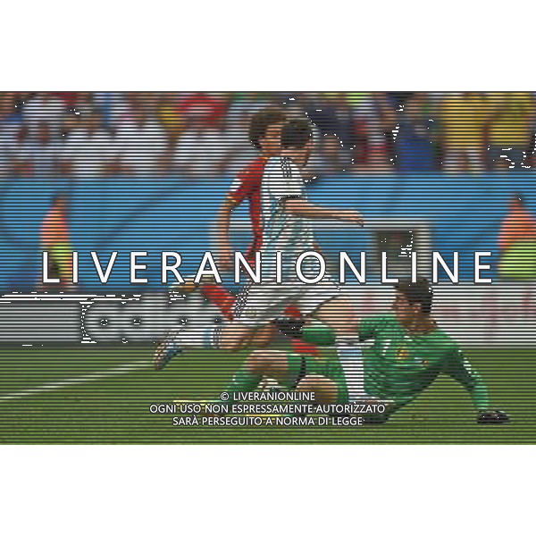 LIONEL MESSI THIBAUT COURTOIS 2014.07.05 ESTADIO NATIONAL DE BRASILIA GARRINCHA BRAZYLIA PILKA NOZNA MISTRZOSTWA SWIATA FIFA WORLD CUP 2014 KADRA REPREZENTACJA ARGENTYNA - BELGIA FOTO PAULA DUDA / PRESSFOCUS/NEWSPIX.PL --- Newspix.pl AG ALDOL IVERANI SAS ONLY ITALY *** Local Caption *** www.newspix.pl mail us: info@newspix.pl call us: 0048 022 23 22 222 --- Polish Picture Agency by Ringier Axel Springer Poland