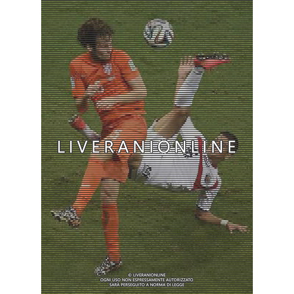 (140705) -- SALVADOR, July 5, 2014 () -- Netherlands\' Daley Blind (front) vies with Costa Rica\'s Christian Gamboa during a quarter-finals match between Netherlands and Costa Rica of 2014 FIFA World Cup at the Arena Fonte Nova Stadium in Salvador, Brazil, on July 5, 2014.(/Yang Lei)(xzj) ©photoshot/Agenzia Aldo Liverani sas - ITALY ONLY - EDITORIAL USE ONLY - Olanda vs Costa Rica partita di quarti di finale Coppa del mondo FIFA 2014 in Salvador, in Brasile, il 5 luglio 2014.