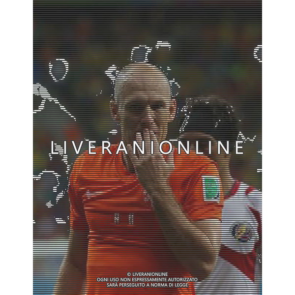 (140705) -- SALVADOR, July 5, 2014 () -- Netherlands\' Arjen Robben (front) reacts after a collision during a quarter-finals match between Netherlands and Costa Rica of 2014 FIFA World Cup at the Arena Fonte Nova Stadium in Salvador, Brazil, on July 5, 2014. Netherlands won 4-3 on penalties over Costa Rica after a 0-0 tie and qualified for semi-finals on Saturday. (/Cao Can)(pcy) ©photoshot/Agenzia Aldo Liverani sas - ITALY ONLY - EDITORIAL USE ONLY - Olanda vs Costa Rica partita di quarti di finale Coppa del mondo FIFA 2014 in Salvador, in Brasile, il 5 luglio 2014.