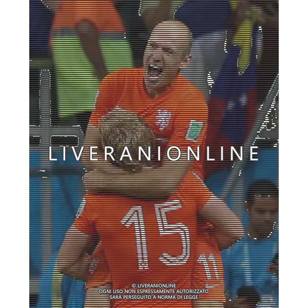 (140705) -- SALVADOR, July 5, 2014 () -- Netherlands\' Arjen Robben (up) and Dirk Kuyt celebrate their victory after a quarter-finals match between Netherlands and Costa Rica of 2014 FIFA World Cup at the Arena Fonte Nova Stadium in Salvador, Brazil, on July 5, 2014. Netherlands won 4-3 on penalties over Costa Rica after a 0-0 tie and qualified for semi-finals on Saturday. (/Cao Can)(pcy) ©photoshot/Agenzia Aldo Liverani sas - ITALY ONLY - EDITORIAL USE ONLY - Olanda vs Costa Rica partita di quarti di finale Coppa del mondo FIFA 2014 in Salvador, in Brasile, il 5 luglio 2014.