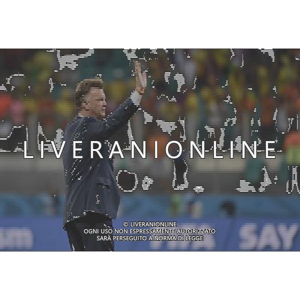 (140705) -- SALVADOR, July 5, 2014 () -- Netherlands\' coach Louis Van Gaal greets the fans after a quarter-finals match between Netherlands and Costa Rica of 2014 FIFA World Cup at the Arena Fonte Nova Stadium in Salvador, Brazil, on July 5, 2014. Netherlands won 4-3 on penalties over Costa Rica after a 0-0 tie and qualified for semi-finals on Saturday.(/Lui Siu Wai)(rh) ©photoshot/Agenzia Aldo Liverani sas - ITALY ONLY - EDITORIAL USE ONLY - Olanda vs Costa Rica partita di quarti di finale Coppa del mondo FIFA 2014 in Salvador, in Brasile, il 5 luglio 2014.