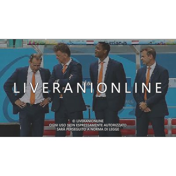 (140705) -- SALVADOR, July 5, 2014 () -- Netherlands\' coach Louis Van Gaal (2nd L) is seen in the penalty shoot-out during a quarter-finals match between Netherlands and Costa Rica of 2014 FIFA World Cup at the Arena Fonte Nova Stadium in Salvador, Brazil, on July 5, 2014. Netherlands won 4-3 on penalties over Costa Rica after a 0-0 tie and qualified for semi-finals on Saturday. (/Cao Can)(pcy) ©photoshot/Agenzia Aldo Liverani sas - ITALY ONLY - EDITORIAL USE ONLY - Olanda vs Costa Rica partita di quarti di finale Coppa del mondo FIFA 2014 in Salvador, in Brasile, il 5 luglio 2014.