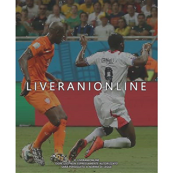 (140705) -- SALVADOR, July 5, 2014 () -- Costa Rica\'s Joel Campbell (R) vies with Netherlands\' Bruno Martins Indi during a quarter-finals match between Netherlands and Costa Rica of 2014 FIFA World Cup at the Arena Fonte Nova Stadium in Salvador, Brazil, on July 5, 2014.(/Cao Can)(pcy) ©photoshot/Agenzia Aldo Liverani sas - ITALY ONLY - EDITORIAL USE ONLY - Olanda vs Costa Rica partita di quarti di finale Coppa del mondo FIFA 2014 in Salvador, in Brasile, il 5 luglio 2014.