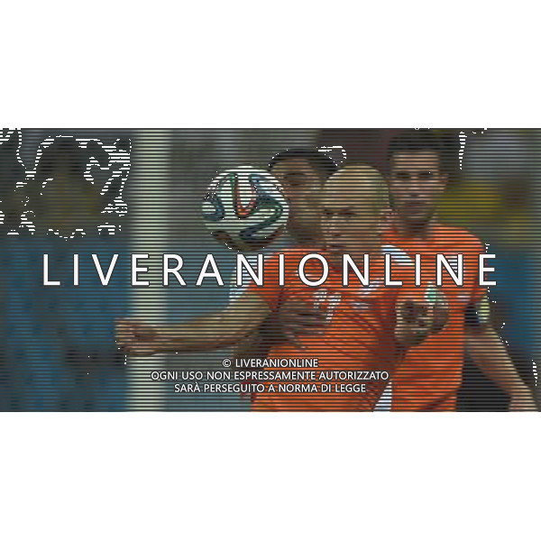 (140705) -- SALVADOR, July 5, 2014 () -- Netherlands\' Arjen Robben (front) competes during a quarter-finals match between Netherlands and Costa Rica of 2014 FIFA World Cup at the Arena Fonte Nova Stadium in Salvador, Brazil, on July 5, 2014.(/Guo Yong)(pcy) ©photoshot/Agenzia Aldo Liverani sas - ITALY ONLY - EDITORIAL USE ONLY - Olanda vs Costa Rica partita di quarti di finale Coppa del mondo FIFA 2014 in Salvador, in Brasile, il 5 luglio 2014.