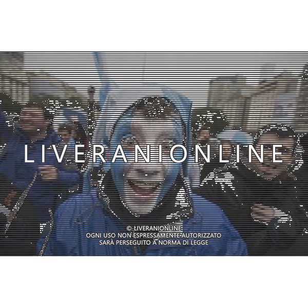 (140705) -- BUENOS AIRES, July 5, 2014 () -- An Argentina\'s fan cheers celebrating his team\'s victory after a quarter-finals match between Argentina and Belgium of 2014 FIFA World Cup in Buenos Aires, Argentina, on July 5, 2014. Argentina won 1-0 over Belgium and qualified for the semi-finals. (/Martin Zabala)(pcy) ©photoshot/Agenzia Aldo Liverani sas - ITALY ONLY - EDITORIAL USE ONLY - ARGENTINA VS BELGIO partita di quarti di finale Coppa del Mondo 2014 FIFA World Cup allo stadio Estadio Nacional di Brasilia, in Brasile, il 5 luglio 2014. Argentina ha vinto 1-0 contro il Belgio e si qualifica per le semifinali.