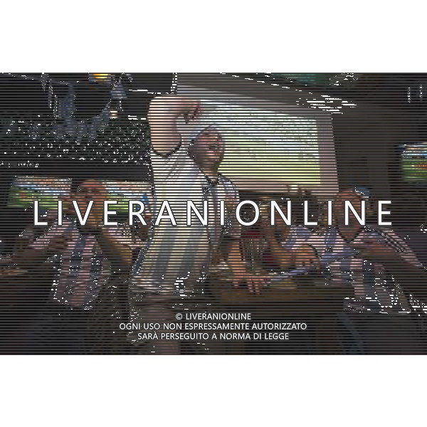 (140705) -- BUENOS AIRES, July 5, 2014 () -- Argentina\'s fans react while watching a quarter-finals match between Argentina and Belgium of 2014 FIFA World Cup at a bar in Buenos Aires, Argentina, on July 5, 2014. Argentina won 1-0 over Belgium and qualified for the semi-finals. (/Martin Zabala)(pcy) ©photoshot/Agenzia Aldo Liverani sas - ITALY ONLY - EDITORIAL USE ONLY - ARGENTINA VS BELGIO partita di quarti di finale Coppa del Mondo 2014 FIFA World Cup allo stadio Estadio Nacional di Brasilia, in Brasile, il 5 luglio 2014. Argentina ha vinto 1-0 contro il Belgio e si qualifica per le semifinali.