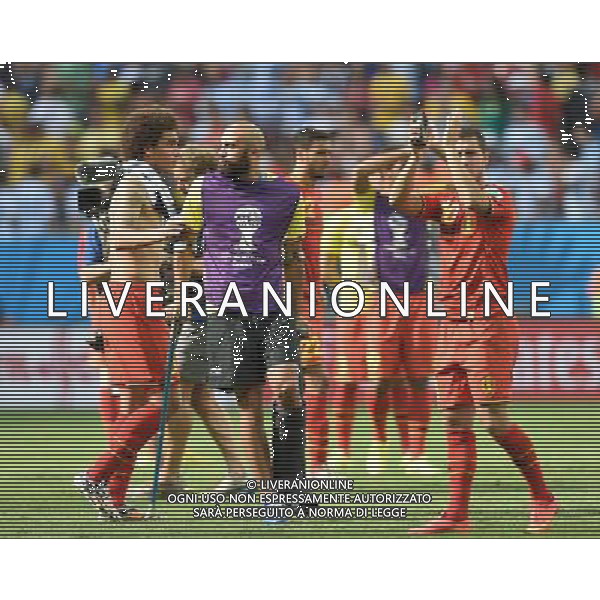 (140705) -- BRASILIA, July 5, 2014 () -- Belgium\'s players greet the fans after a quarter-finals match between Argentina and Belgium of 2014 FIFA World Cup at the Estadio Nacional Stadium in Brasilia, Brazil, on July 5, 2014. Argentina won 1-0 over Belgium and qualified for the semi-finals. (/Liu Dawei)(rh) ©photoshot/Agenzia Aldo Liverani sas - ITALY ONLY - EDITORIAL USE ONLY - ARGENTINA VS BELGIO partita di quarti di finale Coppa del Mondo 2014 FIFA World Cup allo stadio Estadio Nacional di Brasilia, in Brasile, il 5 luglio 2014. Argentina ha vinto 1-0 contro il Belgio e si qualifica per le semifinali.