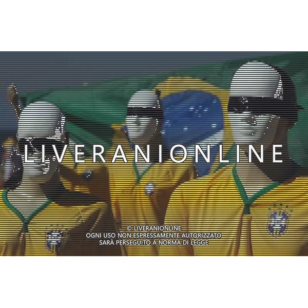 (140706) -- RIO DE JANEIRO, July 6, 2014 () -- Mannequins with their eyes covered are seen during a protest against the high cost of the FIFA World Cup Brazil 2014, at Copacabana Beach, in Rio de Janeiro, Brazil, on July 6, 2014. According to the local press, twelve mannequins representing the World Cup\'s twelve host cities, were exhibited during the protest. (/AGENCIA ESTADO) (ce) ***BRAZIL OUT*** ©PHOTOSHOT/Agenzia Aldo Liverani sas - ITALY ONLY - EDITORIAL USE ONLY - Manichini con i loro occhi coperti da una fascia per una manifestazione di protesta sulla spiaggia di Copacabana, a Rio de Janeiro contro le spese eccessive della coppa del mondo FIFA Brasile 2014, 6 luglio 2014.