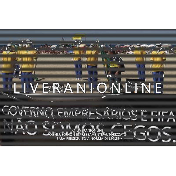 (140706) -- RIO DE JANEIRO, July 6, 2014 () -- Mannequins with their eyes covered are seen during a protest against the high cost of the FIFA World Cup Brazil 2014, at Copacabana Beach, in Rio de Janeiro, Brazil, on July 6, 2014. According to the local press, twelve mannequins representing the World Cup\'s twelve host cities, were exhibited during a protest next to a poster that read \'Government, entrepreneurs, FIFA: We are not blind\'. (/AGENCIA ESTADO) (ce) ***BRAZIL OUT*** ©PHOTOSHOT/Agenzia Aldo Liverani sas - ITALY ONLY - EDITORIAL USE ONLY - Manichini con i loro occhi coperti da una fascia per una manifestazione di protesta sulla spiaggia di Copacabana, a Rio de Janeiro contro le spese eccessive della coppa del mondo FIFA Brasile 2014, 6 luglio 2014.