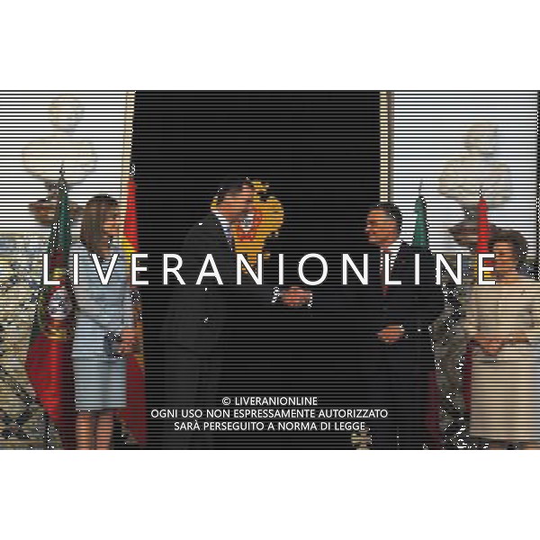 (140707) -- LISBON, July 7, 2014 () -- Spain\'s King Felipe VI (2nd L), his Queen Letizia (1st L), Portuguese President Anibal Cavaco Silva (2nd R) and his wife Maria Cavaco Silva attend a press conference at the Belem presidential palace in Lisbon, Spain, July 7, 2014. Recently crowned King Felipe VI was in Portugal during his second foreign visit as new king of Spain. (/Zhang Liyun) (zjl) ©PHOTOSHOT/Agenzia Aldo Liverani sas - ITALY ONLY - EDITORIAL USE ONLY - Il neo re di Spagna Filippo VI e la Regina Letizia con il presidente portoghese Anibal Cavaco Silva al palazzo presidenziale di Belem a Lisbona, Portogallo, 7 luglio 2014