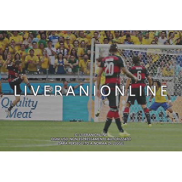 08.07.2014, Mineirao, Belo Horizonte, BRA, FIFA WM, Brasilien vs Deutschland, Halbfinale, im Bild Thomas Mueller (GER) links, erzielt das 1:0 fuer Deutschland, // during Semi Final match between Brasil and Germany of the FIFA Worldcup Brazil 2014 at the Mineirao in Belo Horizonte, Brazil on 2014/07/08. EXPA Pictures © 2014, PhotoCredit: EXPA/ Eibner-Pressefoto/ Cezaro *****ATTENTION - OUT of GER***** AG ALDO LIVERANI SAS ONLY ITALY
