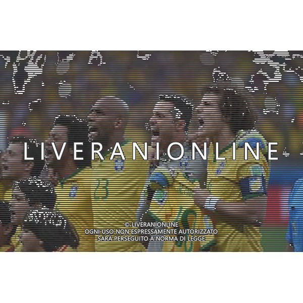 (140708) -- BELO HORIZONTE, July 8, 2014 () -- Brazil\'s David Luiz (1st R) and goalkeeper Julio Cesar (2nd R) hold Neymar\'s jersey while singing Brazil\'s national anthem before a semifinal match between Brazil and Germany of 2014 FIFA World Cup at the Estadio Mineirao Stadium in Belo Horizonte, Brazil, on July 8, 2014.(/Liu Dawei)(pcy) AG ALDO LIVERANI SAS ONLY ITALY