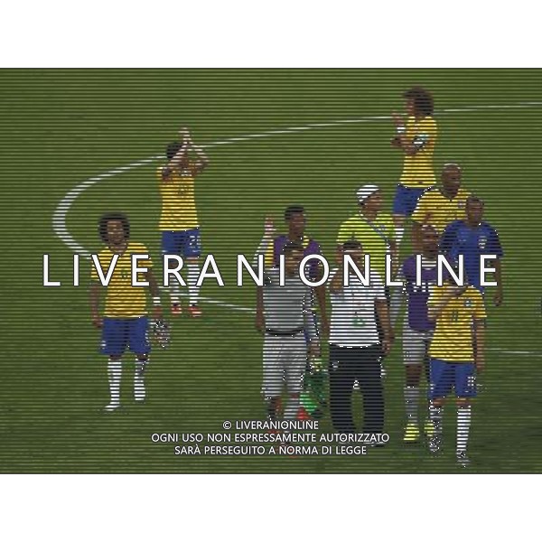 (140708) -- BELO HORIZONTE, July 8, 2014 () -- Brazil\'s players applaud their fans after a semifinal match between Brazil and Germany of 2014 FIFA World Cup at the Estadio Mineirao Stadium in Belo Horizonte, Brazil, on July 8, 2014. Germany won 7-1 over Brazil and qualified for the final on Tuesday. (/Liu Bin)(pcy) ©photoshot/Agenzia Aldo Liverani sas - ITALY ONLY - EDITORIAL USE ONLY - BRASILE VS GERMANIA partita di semifinale Coppa del mondo FIFA 2014 Mineirao stadio Estadio a Belo Horizonte, in Brasile, 8 luglio 2014, la Germania ha vinto 7-1 e qualificato per la finale
