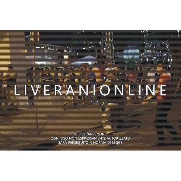 (140708) -- BELO HORIZONTE, July 8, 2014 (Xinhua) -- Police officers take actions to keep order after a semifinal match between Brazil and Germany of 2014 FIFA World Cup at the Savassi Plaza in Belo Horizonte, Brazil, on July 8,2014. (Xinhua/Mauricio Valenzuela) ©photoshot/Agenzia Aldo Liverani sas - ITALY ONLY - EDITORIAL USE ONLY - BRASILE VS GERMANIA partita di semifinale Coppa del mondo FIFA 2014 Mineirao stadio Estadio a Belo Horizonte, in Brasile, 8 luglio 2014, la Germania ha vinto 7-1 e qualificato per la finale