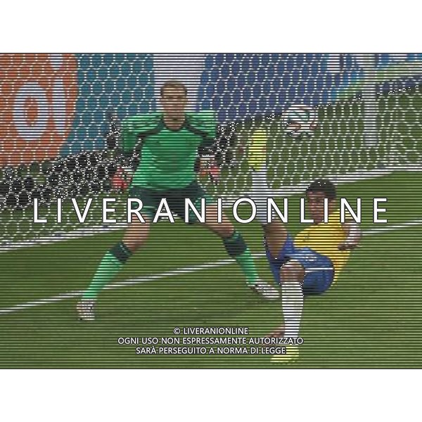 (140708) -- BELO HORIZONTE, July 8, 2014 () -- Brazil\'s Paulinho (R) makes an overhead kick during a semifinal match between Brazil and Germany of 2014 FIFA World Cup at the Estadio Mineirao Stadium in Belo Horizonte, Brazil, on July 8, 2014. Germany won 7-1 over Brazil and qualified for the final on Tuesday. (/Li Ming)(pcy) ©photoshot/Agenzia Aldo Liverani sas - ITALY ONLY - EDITORIAL USE ONLY - BRASILE VS GERMANIA partita di semifinale Coppa del mondo FIFA 2014 Mineirao stadio Estadio a Belo Horizonte, in Brasile, 8 luglio 2014, la Germania ha vinto 7-1 e qualificato per la finale