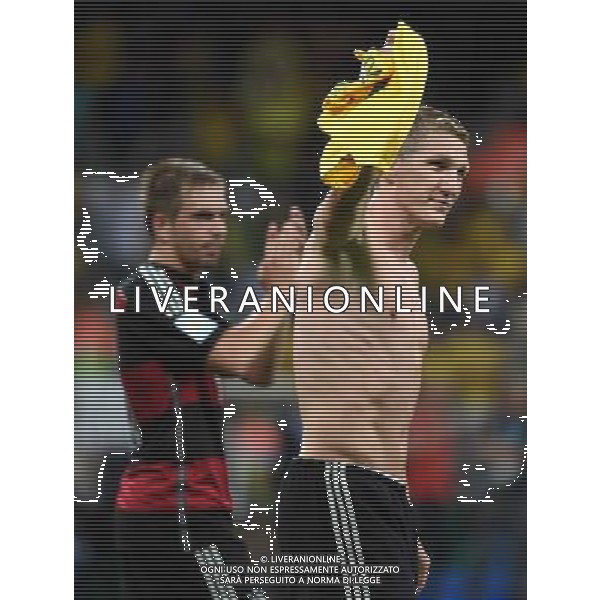 (140708) -- BELO HORIZONTE, July 8, 2014 () -- Germany\'s Bastian Schweinsteiger (R) greets the fans after a semifinal match between Brazil and Germany of 2014 FIFA World Cup at the Estadio Mineirao Stadium in Belo Horizonte, Brazil, on July 8, 2014. Germany won 7-1 over Brazil and qualified for the final on Tuesday.(/Li Ga)(rh) ©photoshot/Agenzia Aldo Liverani sas - ITALY ONLY - EDITORIAL USE ONLY - BRASILE VS GERMANIA partita di semifinale Coppa del mondo FIFA 2014 Mineirao stadio Estadio a Belo Horizonte, in Brasile, 8 luglio 2014, la Germania ha vinto 7-1 e qualificato per la finale