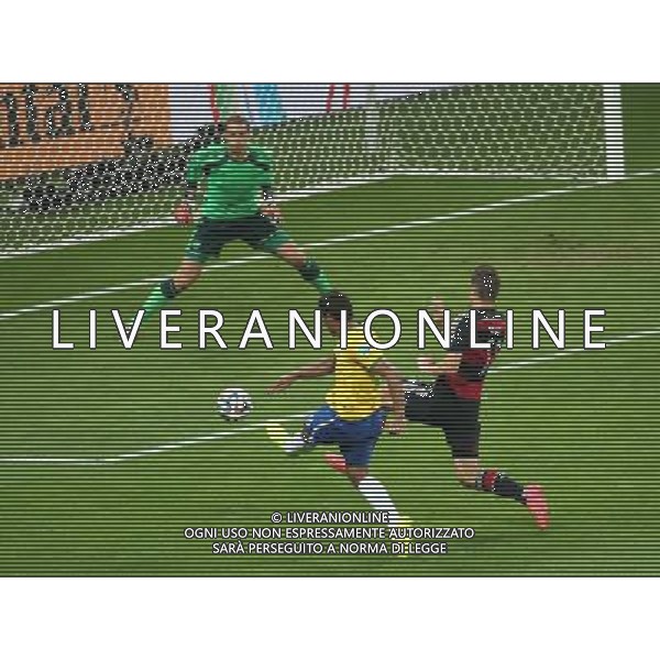 (140708) -- BELO HORIZONTE, July 8, 2014 () -- Brazil\'s Paulinho (L) shoots a ball during a semifinal match between Brazil and Germany of 2014 FIFA World Cup at the Estadio Mineirao Stadium in Belo Horizonte, Brazil, on July 8, 2014. Germany won 7-1 over Brazil and qualified for the final on Tuesday.(/Li Ming)(rh) ©photoshot/Agenzia Aldo Liverani sas - ITALY ONLY - EDITORIAL USE ONLY - BRASILE VS GERMANIA partita di semifinale Coppa del mondo FIFA 2014 Mineirao stadio Estadio a Belo Horizonte, in Brasile, 8 luglio 2014, la Germania ha vinto 7-1 e qualificato per la finale