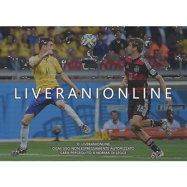 (140708) -- BELO HORIZONTE, July 8, 2014 () -- Germany\'s Thomas Muller (R) vies with Brazil\'s Oscar during a semifinal match between Brazil and Germany of 2014 FIFA World Cup at the Estadio Mineirao Stadium in Belo Horizonte, Brazil, on July 8, 2014. Germany won 7-1 over Brazil and qualified for the final on Tuesday. (/Li Ga)(pcy) ©photoshot/Agenzia Aldo Liverani sas - ITALY ONLY - EDITORIAL USE ONLY - BRASILE VS GERMANIA partita di semifinale Coppa del mondo FIFA 2014 Mineirao stadio Estadio a Belo Horizonte, in Brasile, 8 luglio 2014, la Germania ha vinto 7-1 e qualificato per la finale