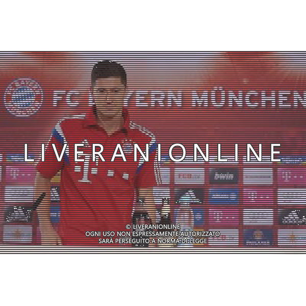 MONACHIUM 09.07.2014 KONFERENCJA PRASOWA I PREZENTACJA ROBERTA LEWANDOWSKIEGO W BARWACH BAYERNU MONACHIUM --- ROBERT LEWANDOWSKI PRESS CONFERENCE AND PRESENTATION IN NEW CLUB - FC BAYERN MUNICH ROBERT LEWANDOWSKI FOT. PIOTR KUCZA/NEWSPIX.PL --- Newspix.pl AG ALDO LIVERANI SAS ONLY ITALY *** Local Caption *** www.newspix.pl mail us: info@newspix.pl call us: 0048 022 23 22 222 --- Polish Picture Agency by Ringier Axel Springer Poland