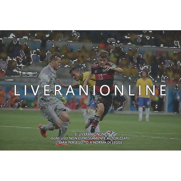 Thomas Mueller (GER) zieht an Cesar (BRA) vorbei // during Semi Final match between Brasil and Germany of the FIFA Worldcup Brazil 2014 at the Mineirao in Belo Horizonte, Brazil on 2014/07/08. EXPA Pictures © 2014, PhotoCredit: EXPA/ Eibner-Pressefoto/ Cezaro *****ATTENTION - OUT of GER***** AG ALDO LIVERANI SAS ONLY ITALY