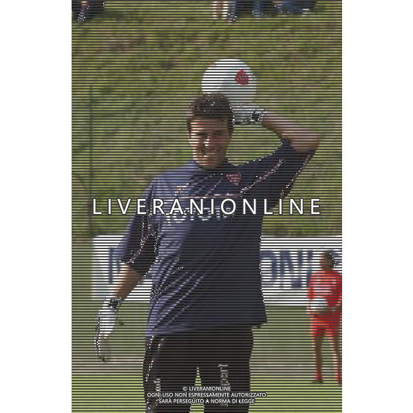 FOLGARIA 02/07/2003 PRIMO ALLENAMENTO IN RITIRO DEL PERUGIA CALCIO NELLA FOTO: IL QUARTO PORTIERE APREA GIUSEPPE* FOTO 1905/ROBERTO SETTONCE/ALDO LIVERANI