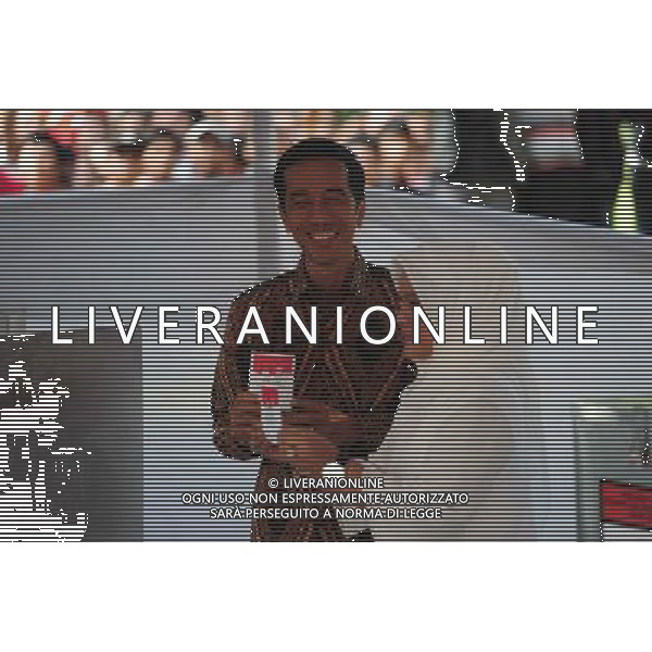 (140709) -- JAKARTA, July 9, 2014 () -- Presidential candidate from Indonesian Democratic Party of Struggle (PDI-P) Joko Widodo (L) and his wife Iriana show their ballot papers at a polling station in Jakarta, Indonesia, July 9, 2014. Indonesians on Wednesday went to polls to pick up their new president for the country. (/Zulkarnain) ©PHOTOSHOT/Agenzia Aldo Liverani sas - ITALY ONLY - EDITORIAL USE ONLY - Operazioni di voto in un seggio elettorale a Bogor della provincia di West Java, Indonesia, 8 Luglio 2014 per le elezioni presidenziali