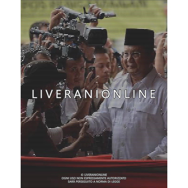 (140709) -- BONGOR, July 9, 2014 () -- Presidential candidate Prabowo Subianto speaks to the media after casting his vote at a polling station in Bogor of West Java Province, Indonesia, July 8, 2014. Indonesians went to polls on July 9 to elect their new president from Jakarta Governor Joko Widodo, 53, and former general Prabowo Subianto, 63. (/He Changshan) ©PHOTOSHOT/Agenzia Aldo Liverani sas - ITALY ONLY - EDITORIAL USE ONLY - Operazioni di voto in un seggio elettorale a Bogor della provincia di West Java, Indonesia, 8 Luglio 2014 per le elezioni presidenziali