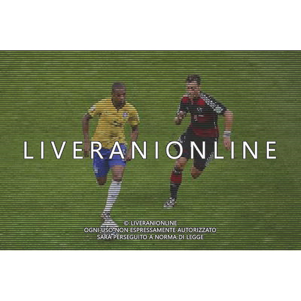 FERNANDINHO / Mesut OZIL - 08.07.2014 - Bresil / Allemagne - 1/2Finale de la Coupe du Monde 2014 -Belo Horizonte- Photo : David Winter / Icon Sport /Agenzia Aldo Liverani sas - ONLY ITALY - BRASILE VS GERMANIA partita di semifinale Coppa del mondo FIFA 2014 Mineirao stadio Estadio a Belo Horizonte, in Brasile, 8 luglio 2014, la Germania ha vinto 7-1 e qualificato per la finale