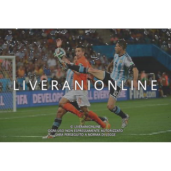 Martin DEMICHELIS / Robin VAN PERSIE - 09.07.2014 - Argentine / Pays Bas - 1/2Finale Coupe du Monde -Sao Paulo Photo : Dave Winter / Icon Sport AG ALDO LIVERANI SAS ONLY ITALY