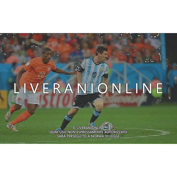 Lionel MESSI / Georginio WIJNALDUM - 09.07.2014 - Argentine / Pays Bas - 1/2Finale Coupe du Monde -Sao Paulo Photo : Dave Winter / Icon Sport AG ALDO LIVERANI SAS ONLY ITALY