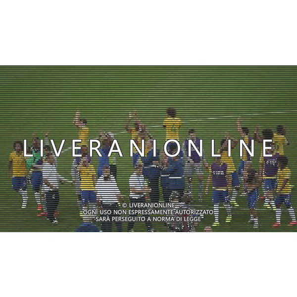 (140708) -- BELO HORIZONTE, July 8, 2014 () -- Brazil\'s players greet the fans after a semifinal match between Brazil and Germany of 2014 FIFA World Cup at the Estadio Mineirao Stadium in Belo Horizonte, Brazil, on July 8, 2014. Germany won 7-1 over Brazil and qualified for the final on Tuesday.(/Li Ming)(rh) ©photoshot/Agenzia Aldo Liverani sas - ITALY ONLY - EDITORIAL USE ONLY - BRASILE VS GERMANIA partita di semifinale Coppa del mondo FIFA 2014 Mineirao stadio Estadio a Belo Horizonte, in Brasile, 8 luglio 2014, la Germania ha vinto 7-1 e qualificato per la finale