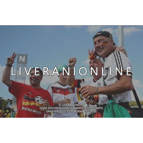 (140708) -- BELO HORIZONTE, July 8, 2014 () -- Germany\'s fans cheer for their team before a semifinal match between Brazil and Germany of 2014 FIFA World Cup at the Estadio Mineirao Stadium in Belo Horizonte, Brazil, on July 8, 2014. Germany won 7-1 over Brazil and qualified for the final on Tuesday. (/Li Ming)(pcy) ©photoshot/Agenzia Aldo Liverani sas - ITALY ONLY - EDITORIAL USE ONLY - BRASILE VS GERMANIA partita di semifinale Coppa del mondo FIFA 2014 Mineirao stadio Estadio a Belo Horizonte, in Brasile, 8 luglio 2014, la Germania ha vinto 7-1 e qualificato per la finale