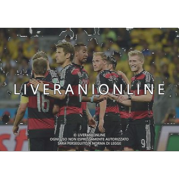 (140708) -- BELO HORIZONTE, July 8, 2014 () -- Germany\'s Andre Schuerrle (1st R) celebrates with teammates after scoring during a semifinal match between Brazil and Germany of 2014 FIFA World Cup at the Estadio Mineirao Stadium in Belo Horizonte, Brazil, on July 8, 2014. Germany won 7-1 over Brazil and qualified for the final on Tuesday. (/Liu Dawei)(pcy) ©photoshot/Agenzia Aldo Liverani sas - ITALY ONLY - EDITORIAL USE ONLY - BRASILE VS GERMANIA partita di semifinale Coppa del mondo FIFA 2014 Mineirao stadio Estadio a Belo Horizonte, in Brasile, 8 luglio 2014, la Germania ha vinto 7-1 e qualificato per la finale