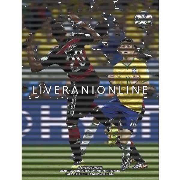 (140708) -- BELO HORIZONTE, July 8, 2014 () -- Germany\'s Jerome Boateng (L) vies with Brazil\'s Oscar during a semifinal match between Brazil and Germany of 2014 FIFA World Cup at the Estadio Mineirao Stadium in Belo Horizonte, Brazil, on July 8, 2014. Germany won 7-1 over Brazil and qualified for the final on Tuesday. (/Qi Heng)(pcy) ©photoshot/Agenzia Aldo Liverani sas - ITALY ONLY - EDITORIAL USE ONLY - BRASILE VS GERMANIA partita di semifinale Coppa del mondo FIFA 2014 Mineirao stadio Estadio a Belo Horizonte, in Brasile, 8 luglio 2014, la Germania ha vinto 7-1 e qualificato per la finale